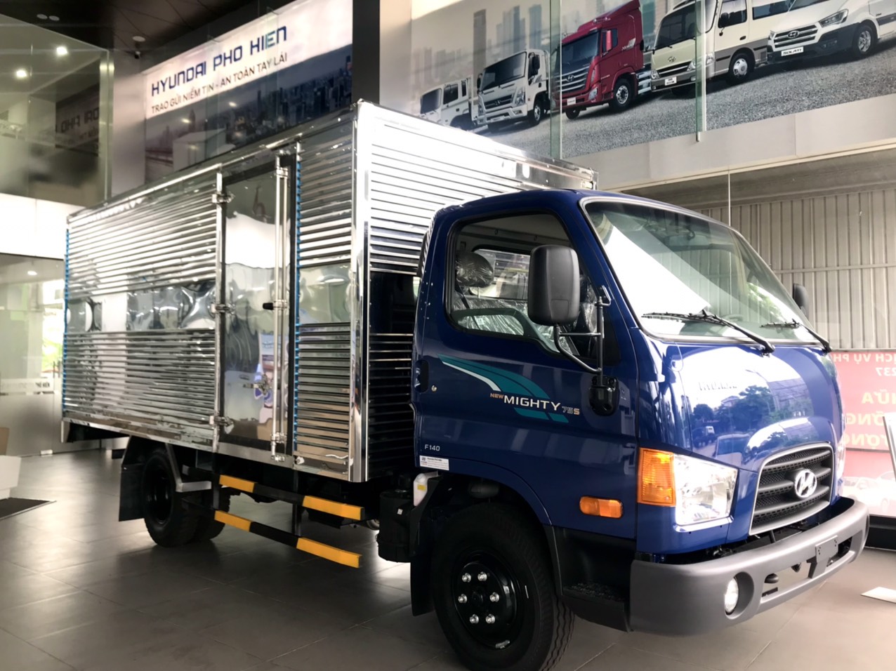 Hyundai Mighty 75S thùng kín dài 4m5