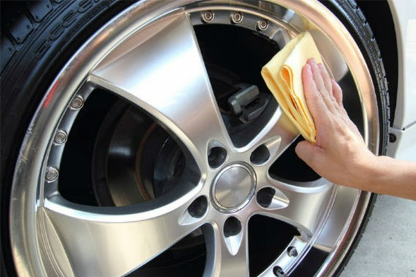 Vệ sinh mâm xe ô tô hợp kim đúng cách