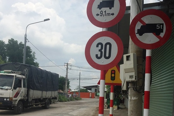 Biển cấm xe tải 5 tấn