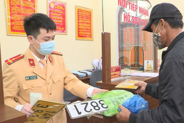 Đổi biển số vàng đúng quy định