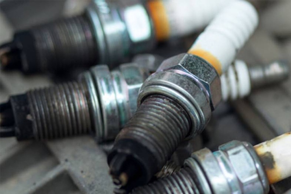 Cách nhận biết bugi xe ô tô hỏng