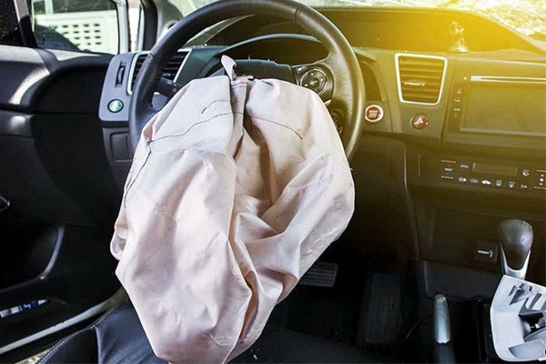 Hệ thống túi khí trên ô tô chỉ sử dụng được một lần