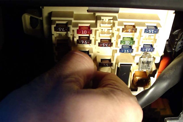 Cầu chì ô tô hỏng