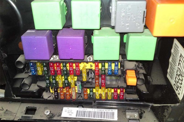 Cầu chì xe ô tô