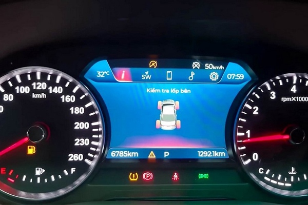 Đèn báo cảm biến mức nước rửa kính ô tô