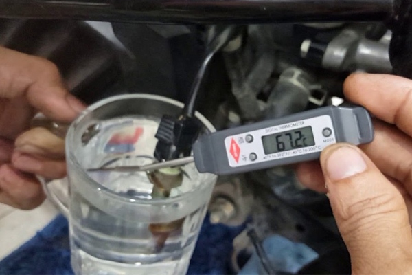 Cách đo cảm biến nhiệt độ nước làm mát ô tô