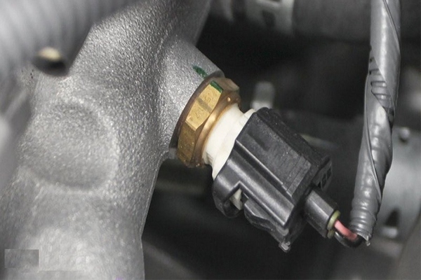 Vị trí cảm biến nhiệt độ nước làm mát