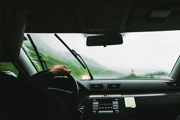 Cách chỉnh cần gạt nước mưa ô tô