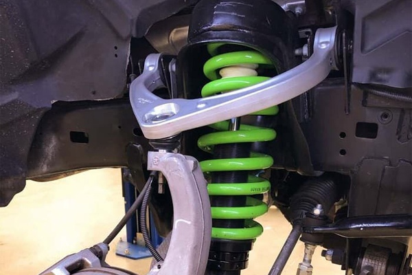 Thay mới càng chữ A ô tô