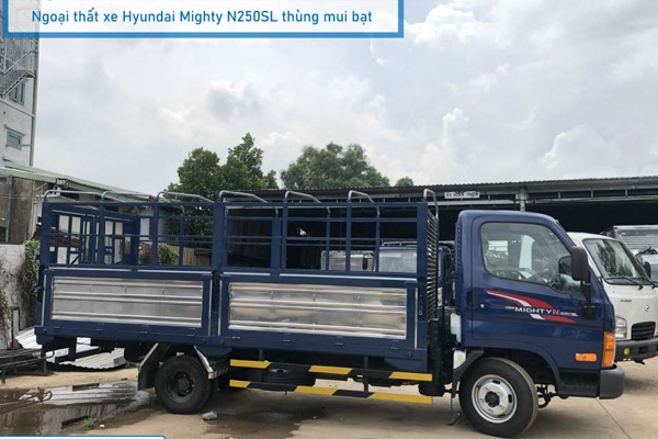 Ngoại thất xe tải thùng mui bạt Hyundai N250SL
