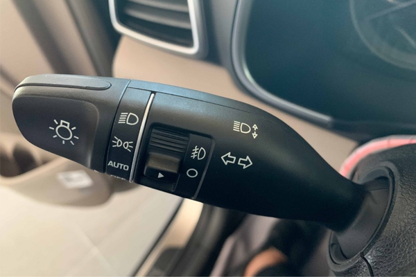 Công tắc đèn xe ô tô