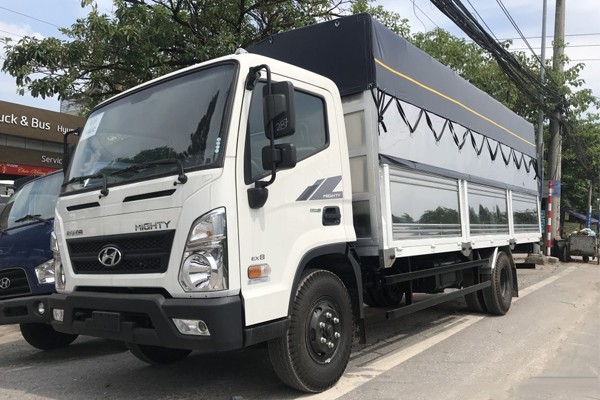 Ngoại thất EX8 bản cao cấp thùng mui bạt