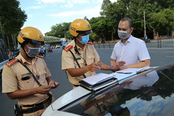 Quy trình dừng xe của cảnh sát giao thông