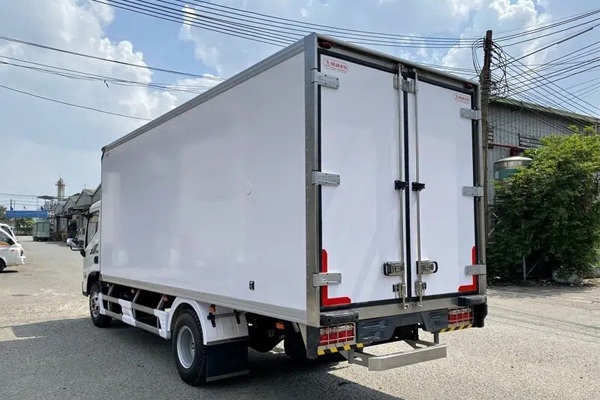 Kết cấu thùng đông lạnh xe tải 7 tấn Hyundai EX8 S2