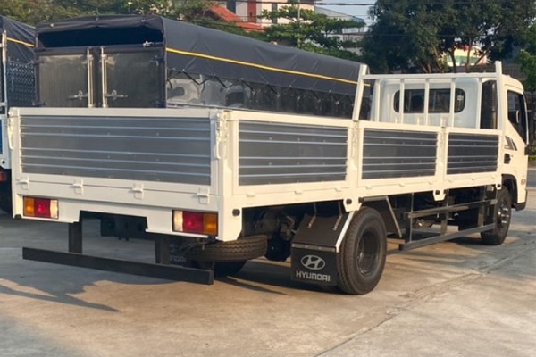 Thùng lửng chắc chắn của Hyundai Mighty EX8 bản đủ