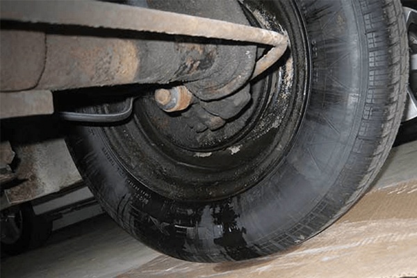 Dấu hiệu chảy dầu phanh ô tô