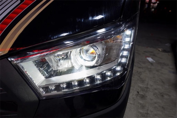 Độ đèn led ô tô Hyundai Solati