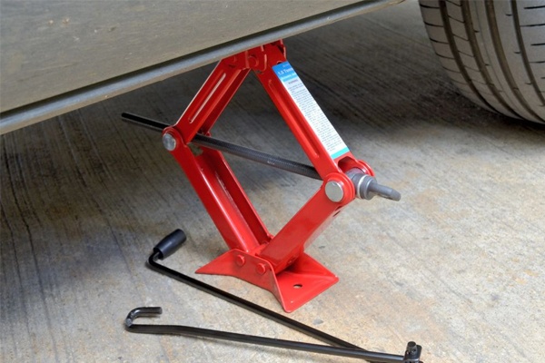 Có nên độ nâng hạ gầm ô tô không?