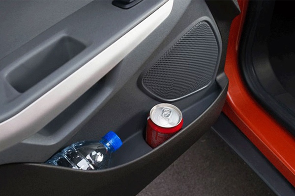 Không nên để nước uống có gas trong xe ô tô vào mùa hè