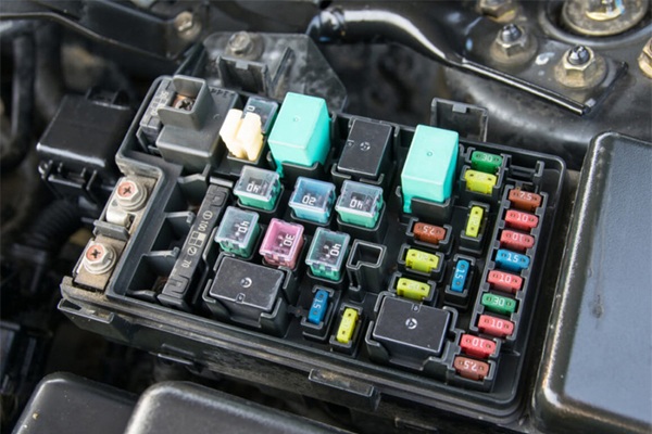 Khắc phục đồng hồ đo nhiên liệu ô tô không chính xác