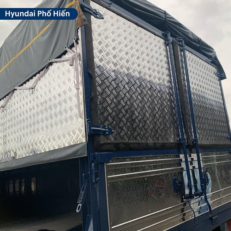 Xe tải Hyundai Mighty EX8L thùng bạt 7 tấn
