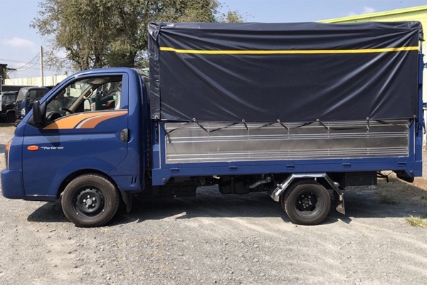 Giá lăn bánh Hyundai Porter 150 thùng bạt tại Hưng Yên