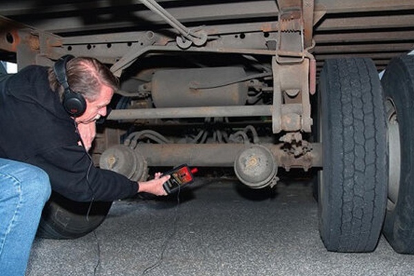 Kiểm tra hệ thống phanh khí xả xe tải