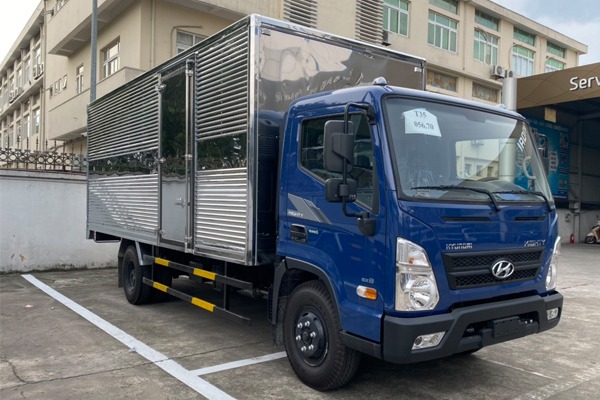 Hyundai EX8L thùng kín inox