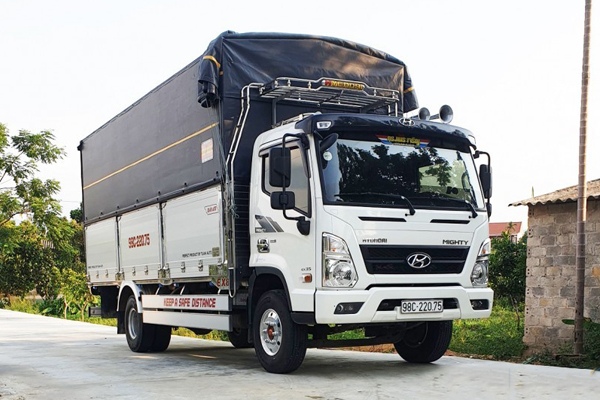 Xe tải Hyundai Mighty EX8L thùng mui bạt