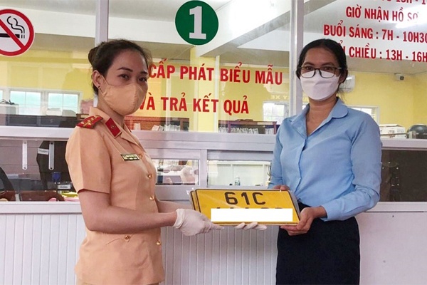 Bấm biển số xe