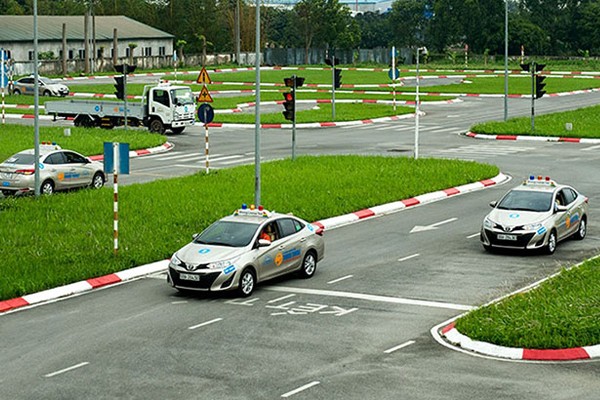 Chi phí thi bằng lái xe B2 mới nhất 2023