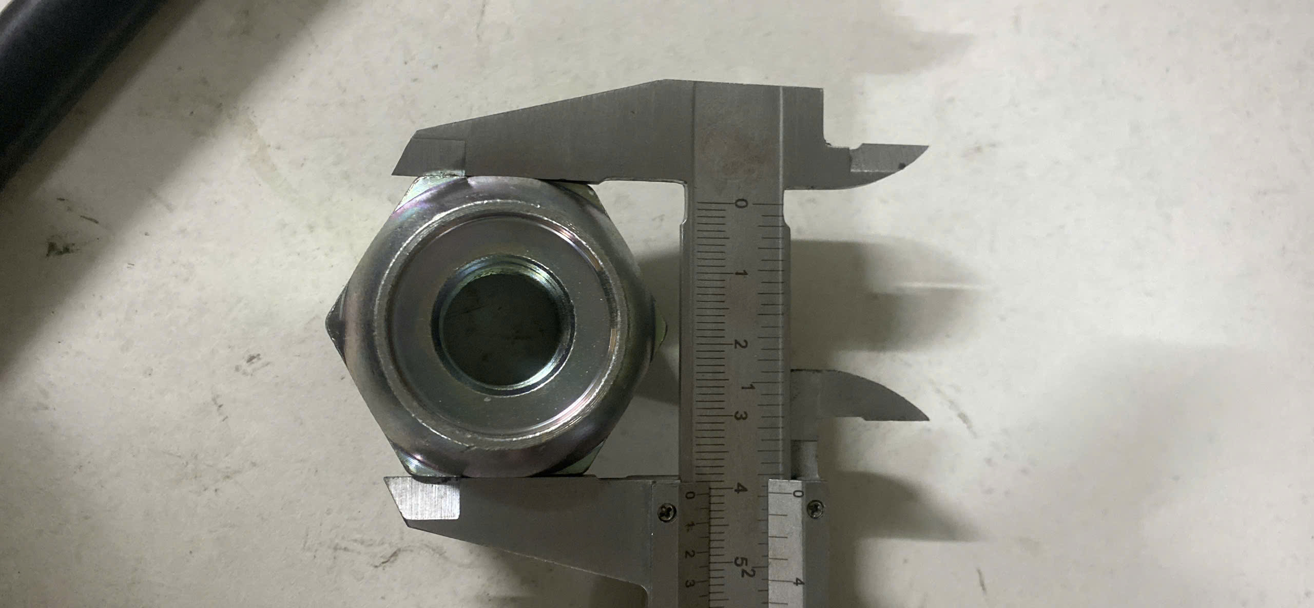 Ê-cu tắc-kê bánh trước phải - 0W02533161