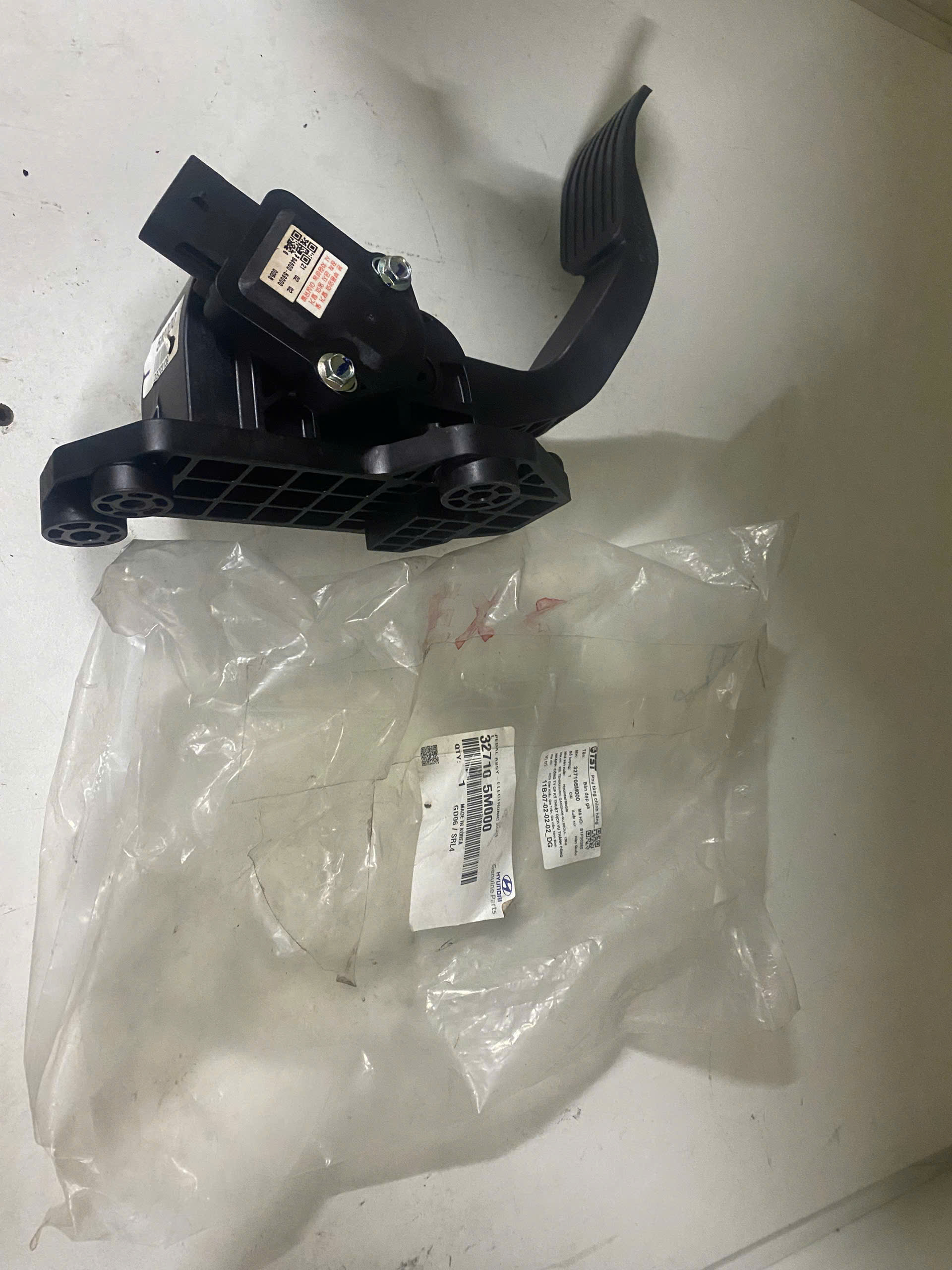 Bàn đạp ga - 327105K601