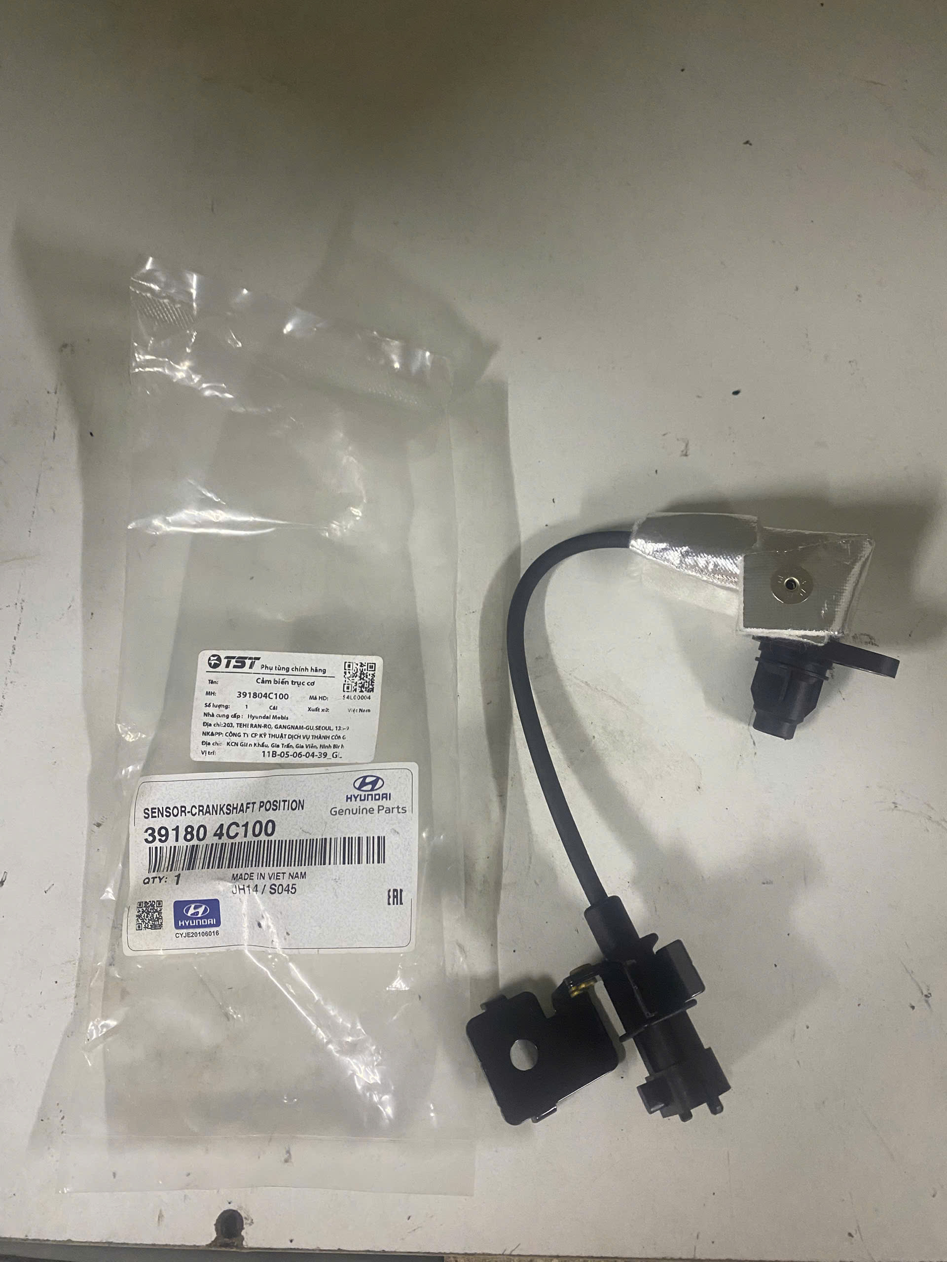 Cảm biến trục cơ - 391804C100