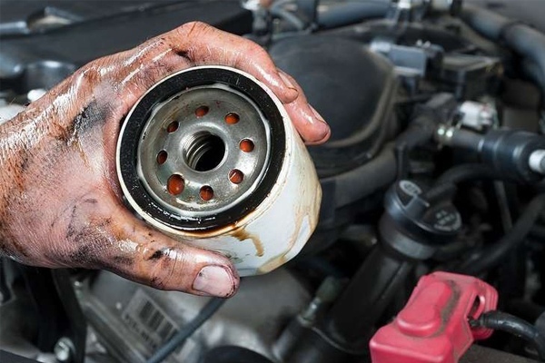 Thay lọc nhớt ô tô đúng cách