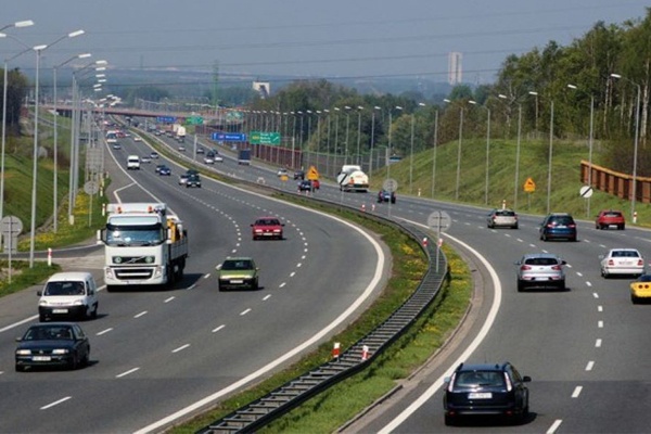 Chuyển làn đường đúng quy định đảm bảo an toàn