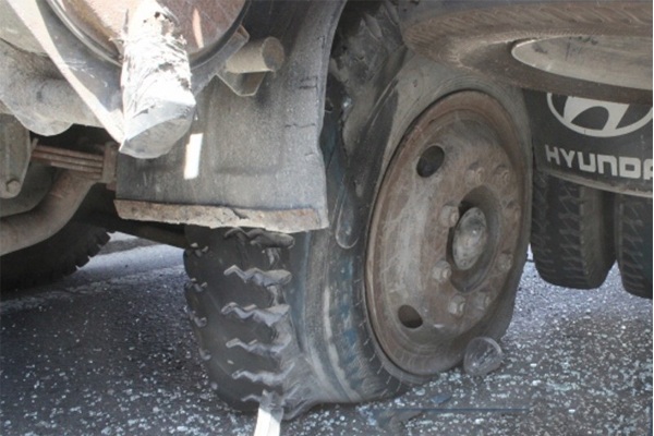 Lốp xe tải bị méo