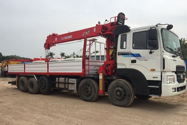 Xe tải gắn cẩu tự hành Hyundai