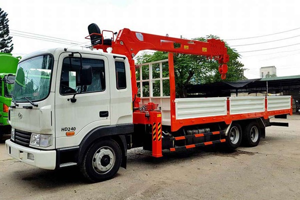 Xe gắn cẩu tự hành Hyundai HD240