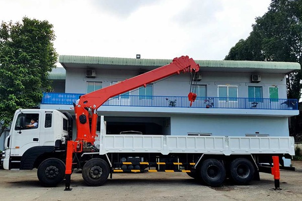 Xe gắn cẩu tự hành Hyundai HD320