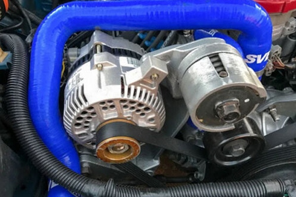 Kiểm tra máy phát điện xe tải