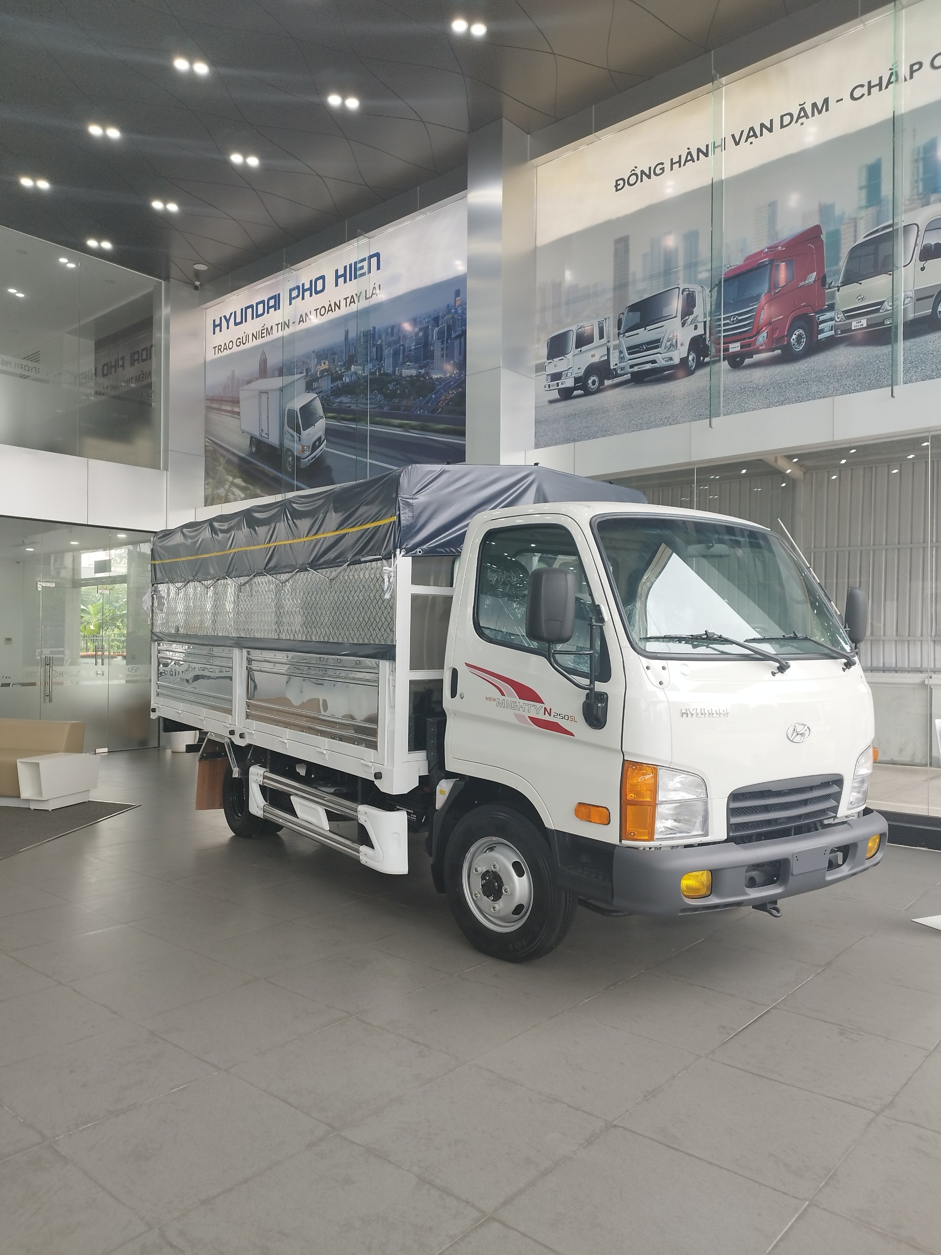 Xe tải Hyundai New Mighty N250SL thùng mui bạt