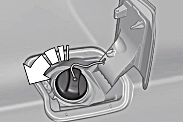 Mở nắp bình nhiên liệu