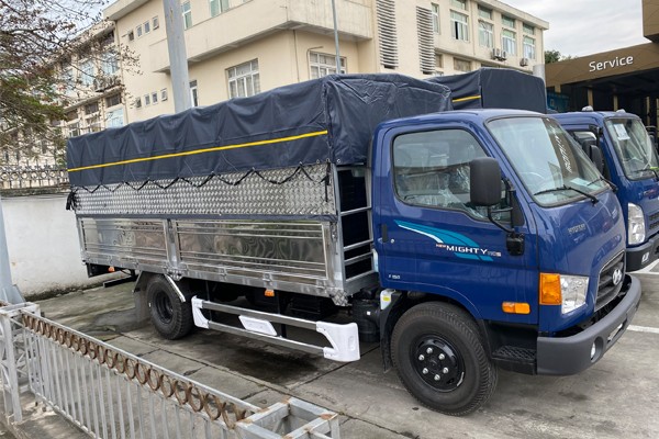 Xe tải 7 tấn Hyundai 110SP mui bạt
