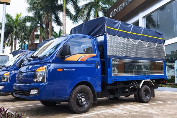 Hyundai H150 thùng mui bạt