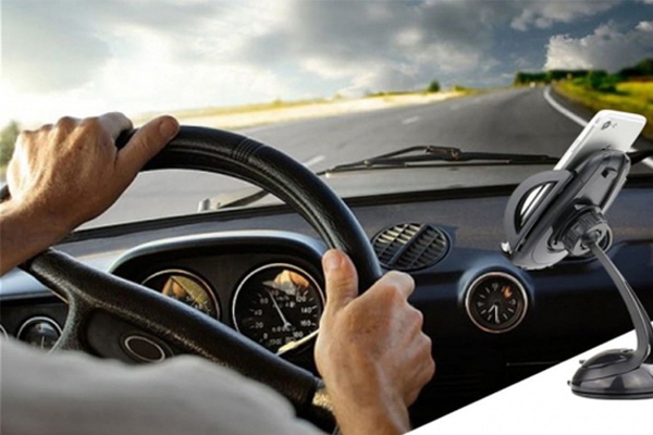 Những sai lầm khi cầm vô lăng ô tô