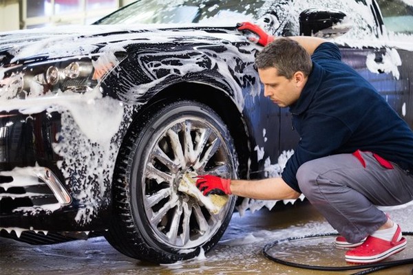 Vệ sinh bảo dưỡng xe ô tô