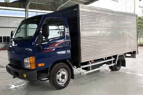 Thay nước làm mát xe tải Hyundai