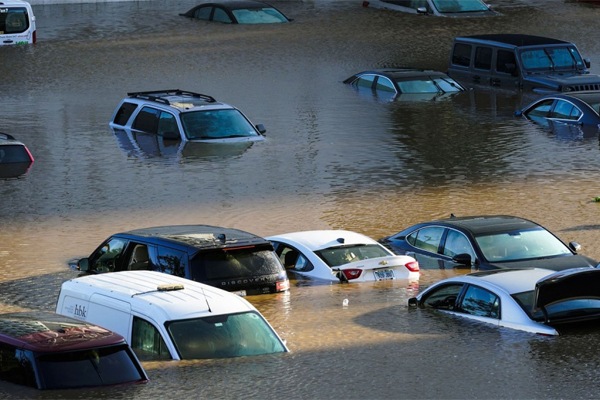 Nước vào ống xả ô tô gây thủy kích