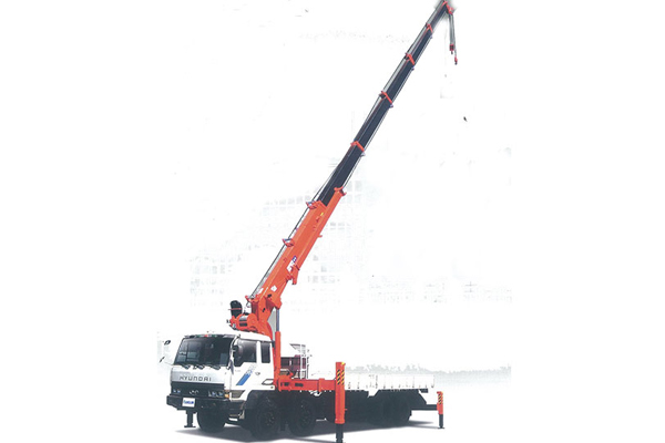 Xe tải gắn cẩu tự hành